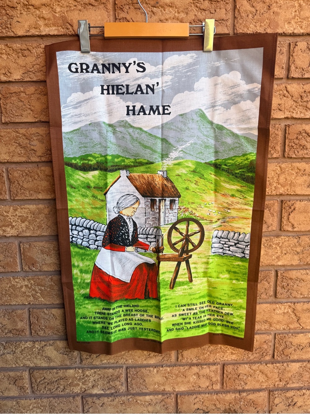 💫10/$25 • Vintage Glen Appin “Granny’s Hielan’ Hame” Cotton Tea Towel